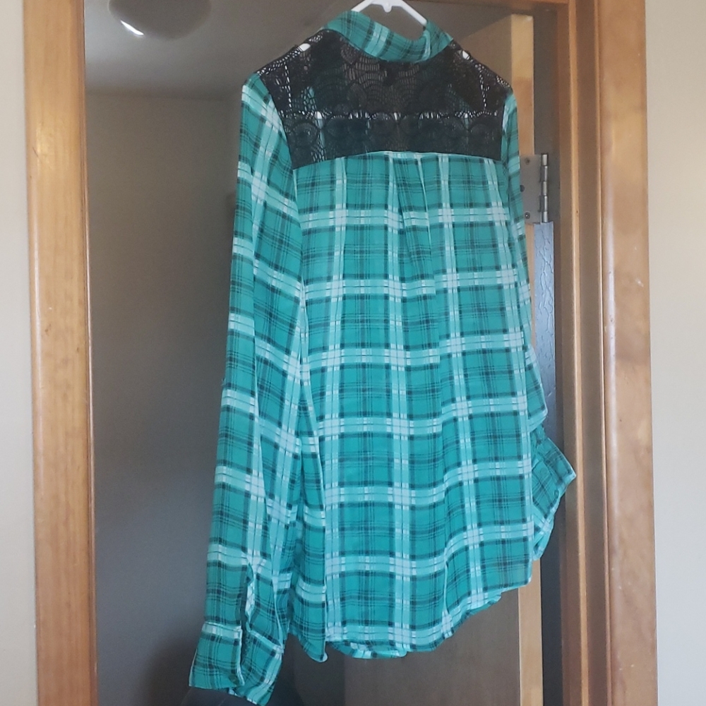 Plaid Top - Picture 2 of 3